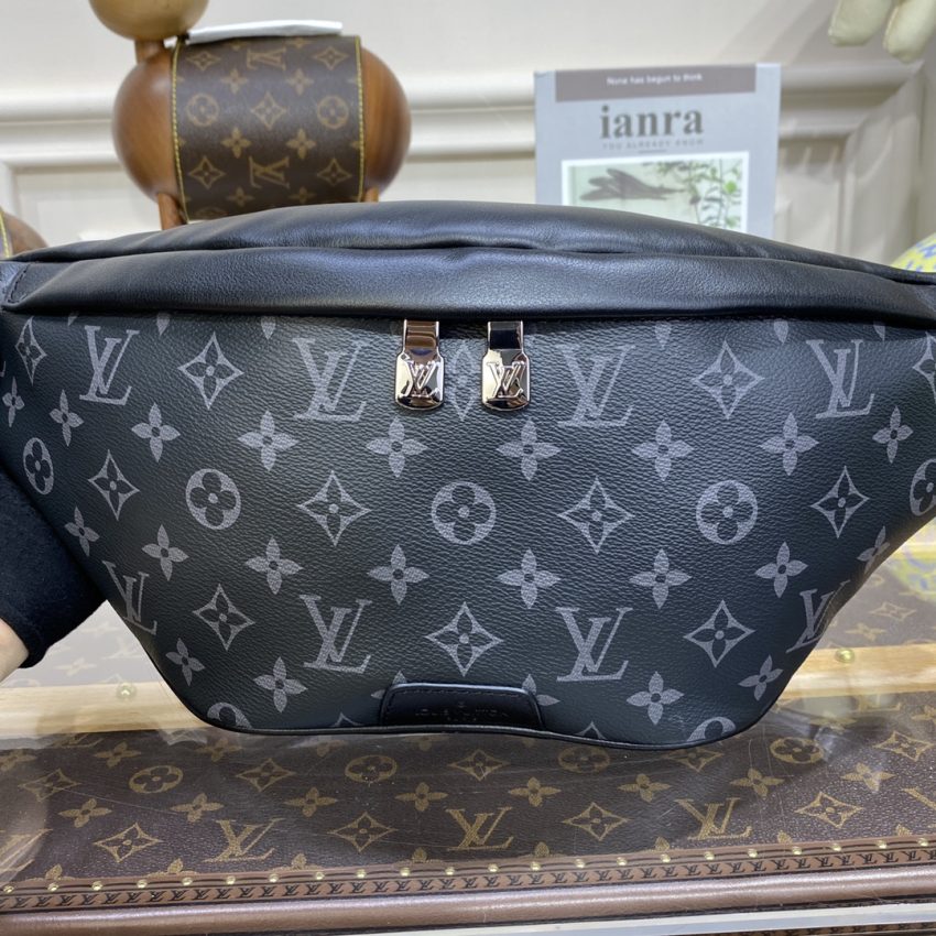 Replica Louis Vuitton Bumbag Discovery Black 4 Replica Louis Vuitton Bumbag Discovery Black - authentic-look luxury purse replica