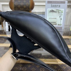 Replica Louis Vuitton Bumbag Discovery Black 6 Replica Louis Vuitton Bumbag Discovery Black - ultra-realistic fake designer tote