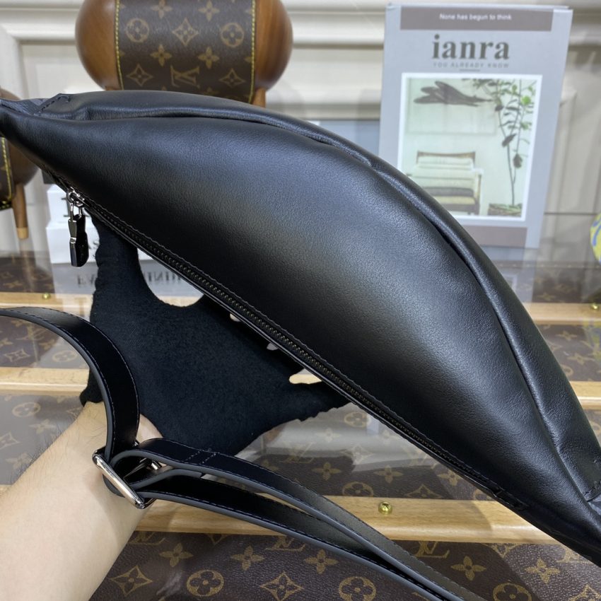 Replica Louis Vuitton Bumbag Discovery Black 6 Replica Louis Vuitton Bumbag Discovery Black - ultra-realistic fake designer tote