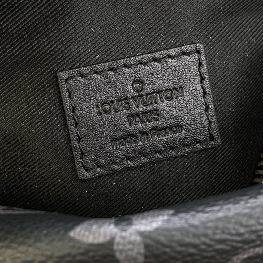 Replica Louis Vuitton Bumbag Discovery Black 8 Replica Louis Vuitton Bumbag Discovery Black - near-authentic luxury replica handbag