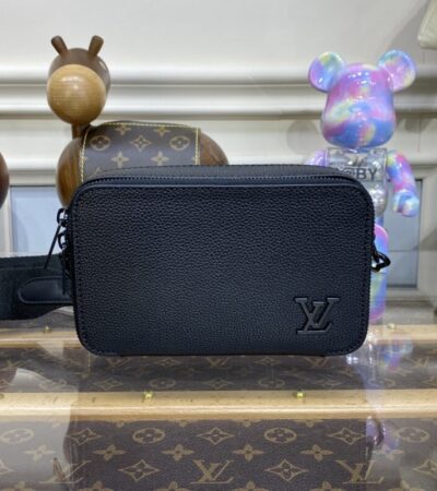 Replica Louis Vuitton Alpha Messenger Black - Best Fake Designer Bags