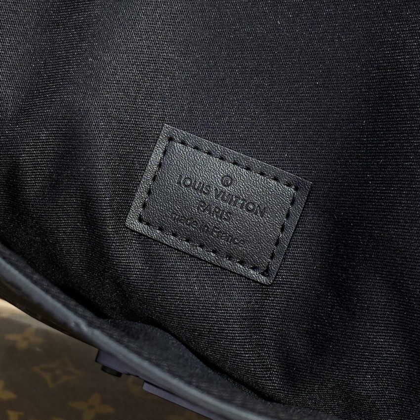 Replica Louis Vuitton Pochette S-Lock - near-authentic luxury replica handbag