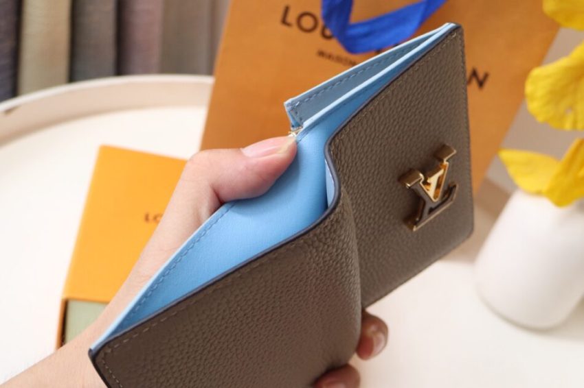 Replica Louis Vuitton Vertical Compact Wallet Beige - ultra-realistic fake designer tote