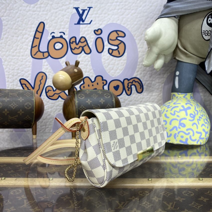 Replica Louis Vuitton Favorite White Grid 6 Replica Louis Vuitton Favorite White Grid - top-tier luxury replica shoulder bag