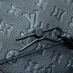 Replica Louis Vuitton Steamer Messenger Black - realistic designer-inspired fake bag