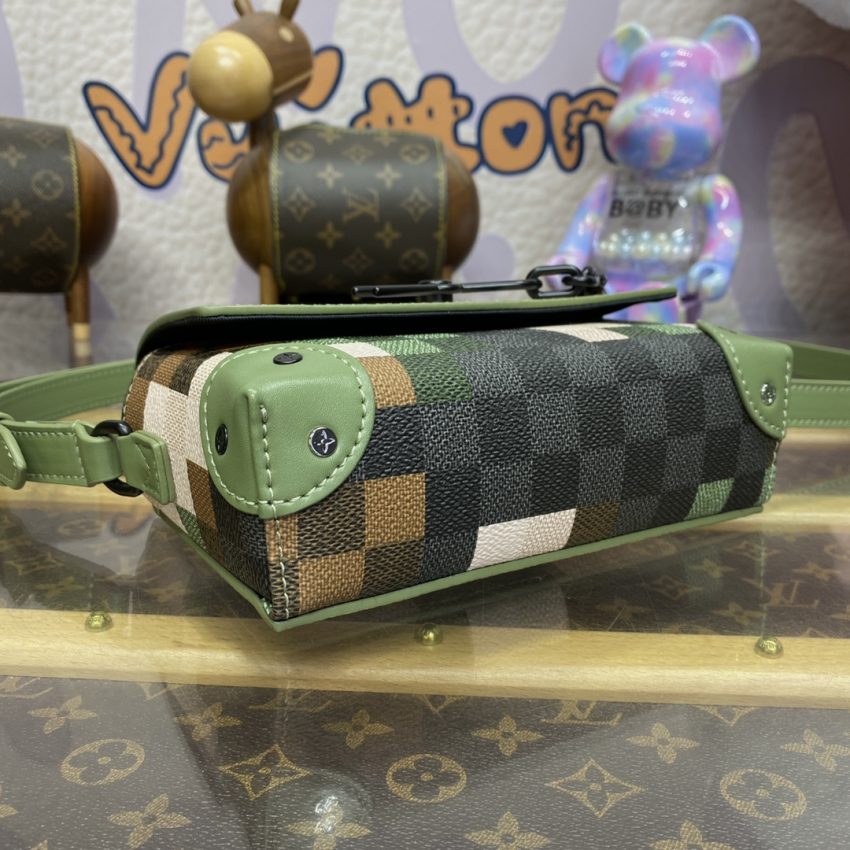 Replica Louis Vuitton Steamer Wearable Wallet - realistic designer-inspired fake bag