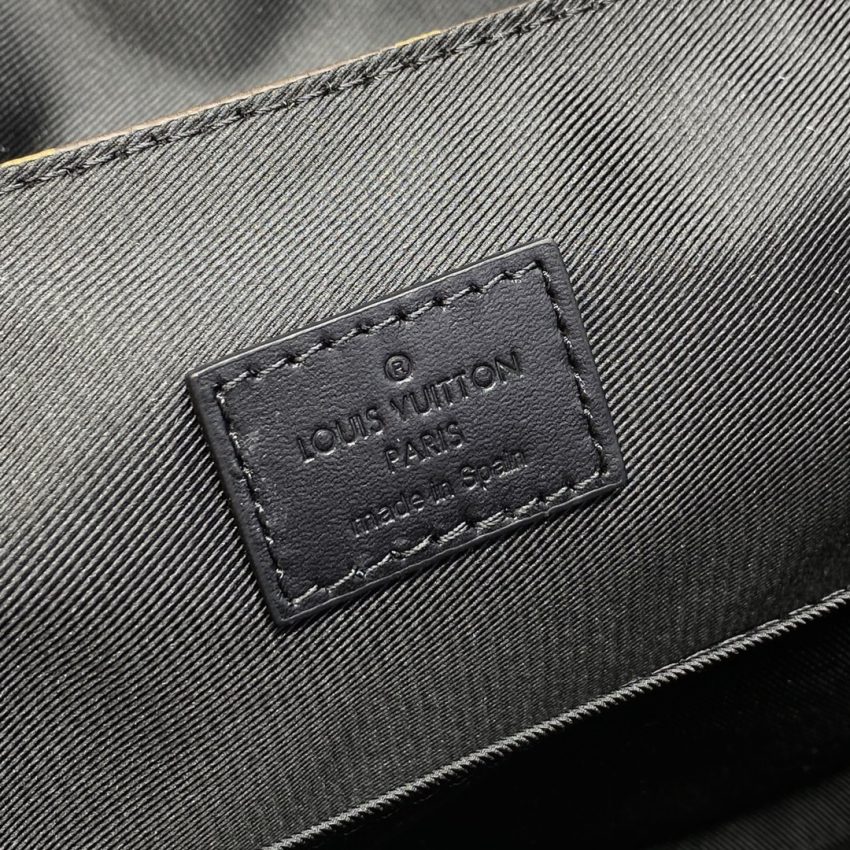 Replica Louis Vuitton Trail Messenger Bag - top-tier luxury replica shoulder bag