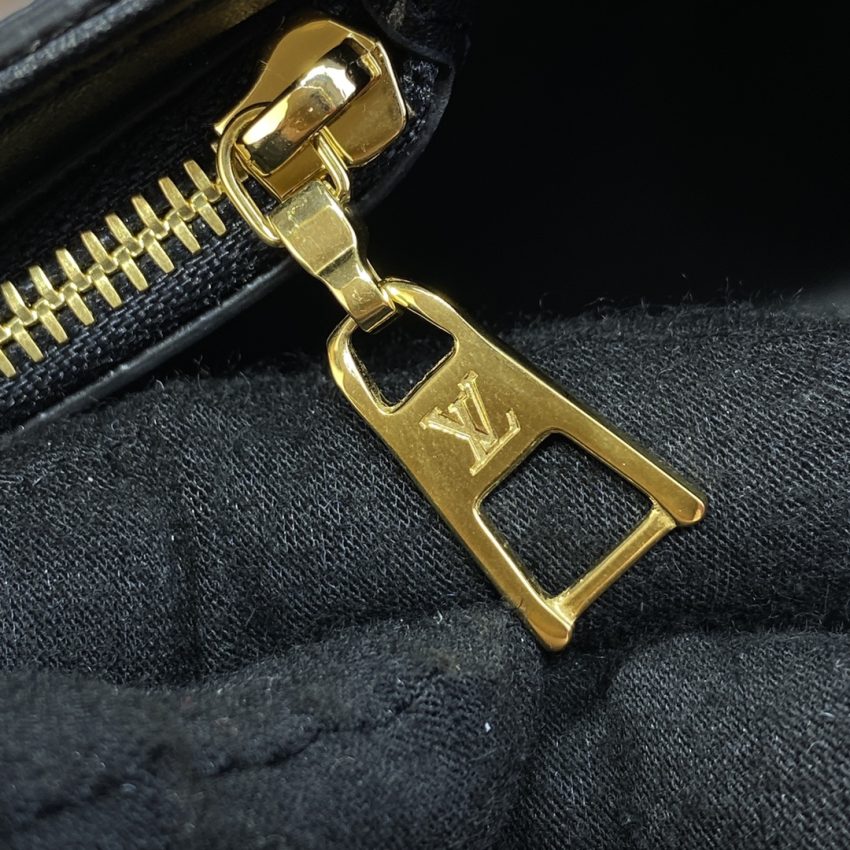 Replica Louis Vuitton Twist West Pochette Black - high-end fake designer purse
