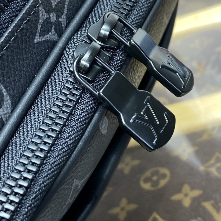 Replica Louis Vuitton Alpha Messenger Black Canvas 2 Replica Louis Vuitton Alpha Messenger Black Canvas - ultra-realistic fake designer tote