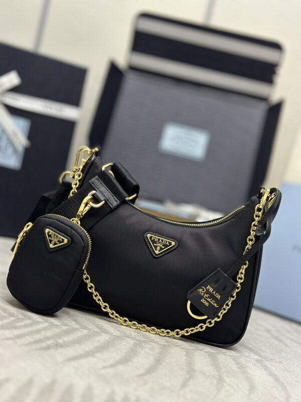 Replica Prada  Re-Edition Nylon 2005 Black - Best Fake Designer Bags