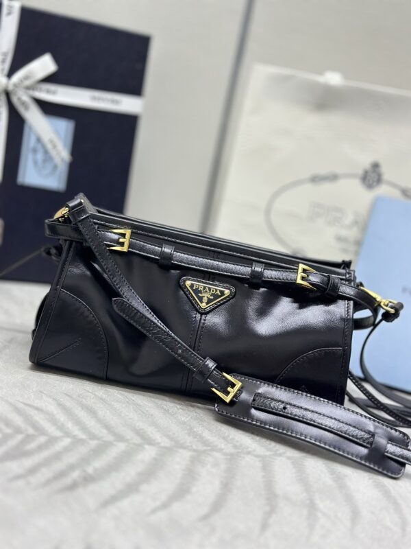 Replica Prada Leather Handbag Black - Best Fake Designer Bags