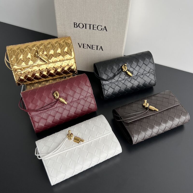 Replica Bottega Veneta Andiamo Clutch Wallet - Best Fake Designer Bags