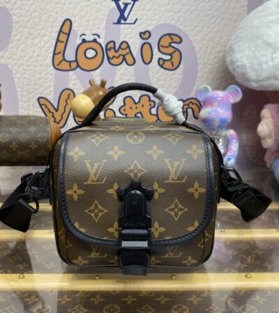 Replica Louis Vuitton Quest Messenger - Best Fake Designer Bags