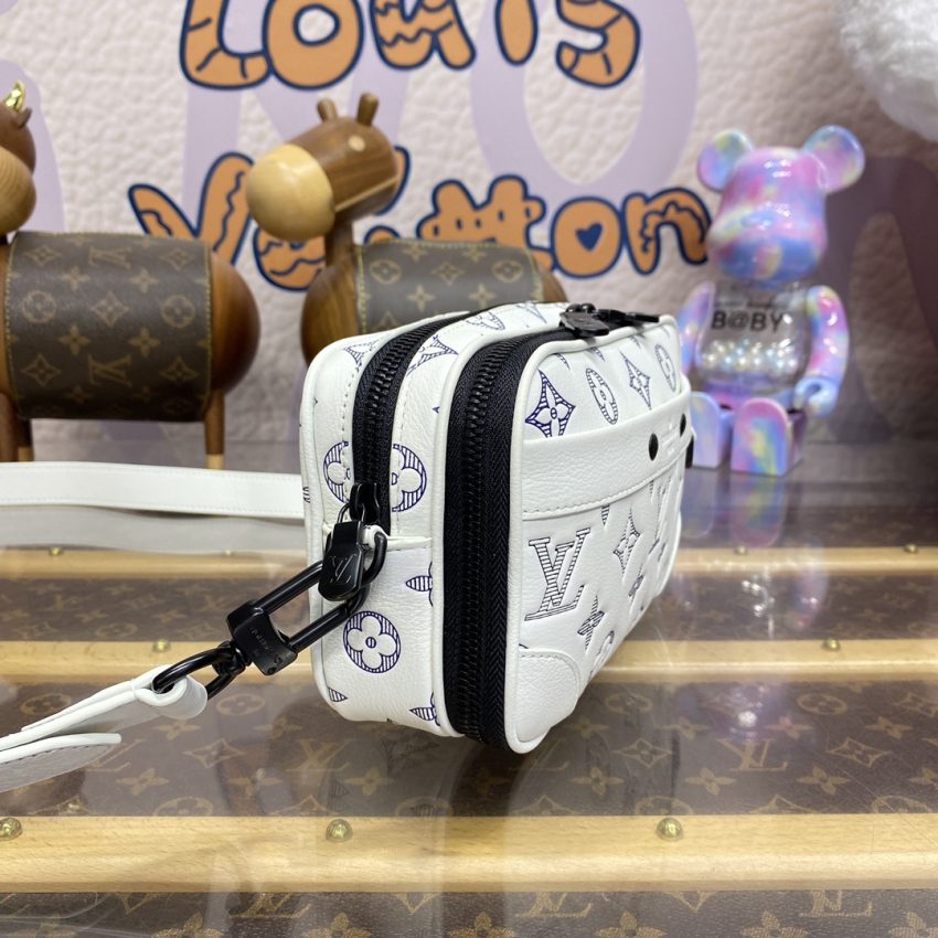 Replica Louis Vuitton Alpha Messenger White Canvas 4 Replica Louis Vuitton Alpha Messenger White Canvas - realistic designer-inspired fake bag