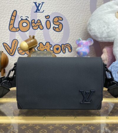 Replica Louis Vuitton  Takeoff Messenger Black - Best Fake Designer Bags