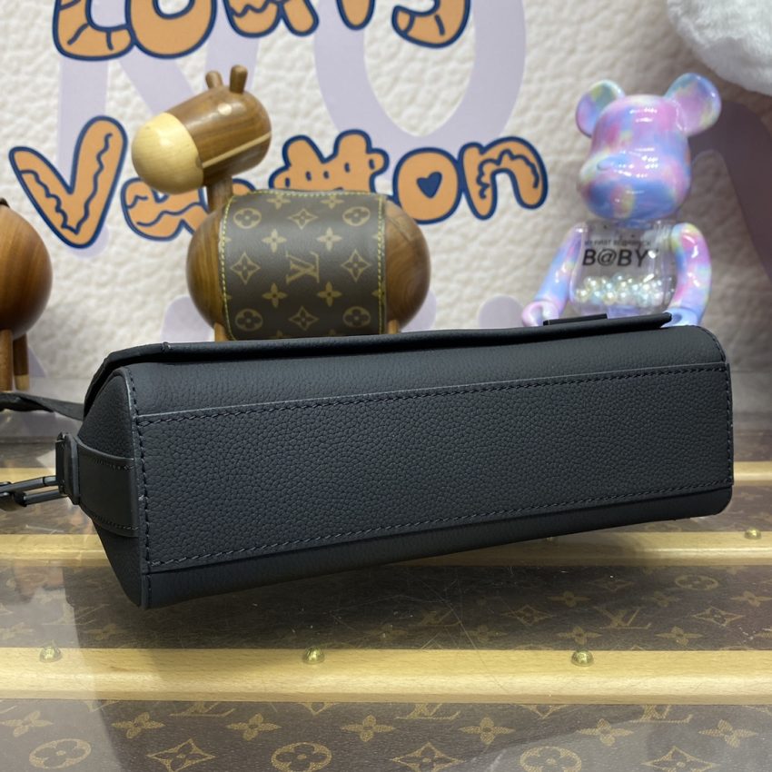 Replica Louis Vuitton Takeoff Messenger Black 3 Replica Louis Vuitton Takeoff Messenger Black - premium-grade designer purse dupe