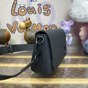 Replica Louis Vuitton Takeoff Messenger Black 7 Replica Louis Vuitton Takeoff Messenger Black - elite superclone designer purse