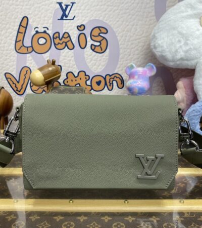 Replica Louis Vuitton Takeoff Messenger - Best Fake Designer Bags