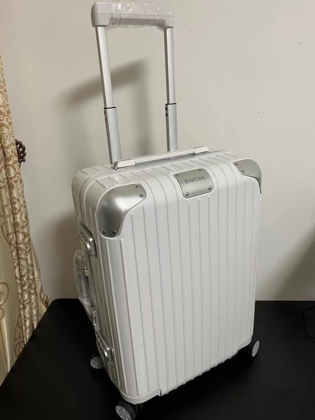Replica Rimowa Hybrid Suitcase - Best Fake Designer Bags